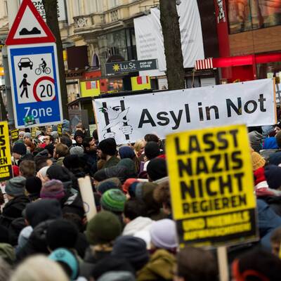 Mega-Demo gegen Schwarz-Blau