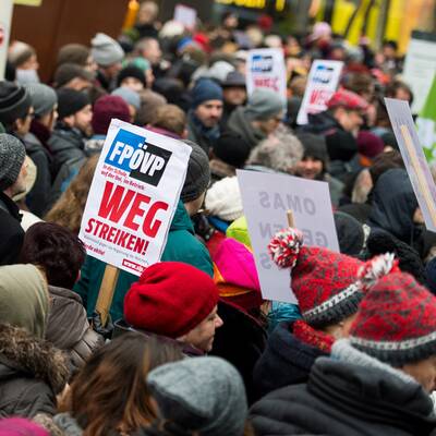 Mega-Demo gegen Schwarz-Blau