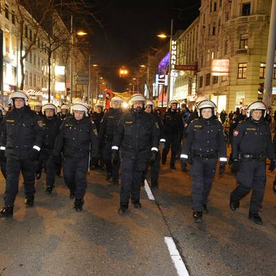 Demos vor dem Akademikerball