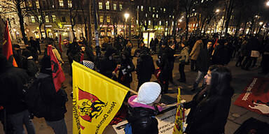 Tausende bei Demo am Heldenplatz