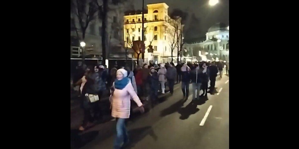 Keine Masken! Wirbel um illegale Corona-Demo in Wien