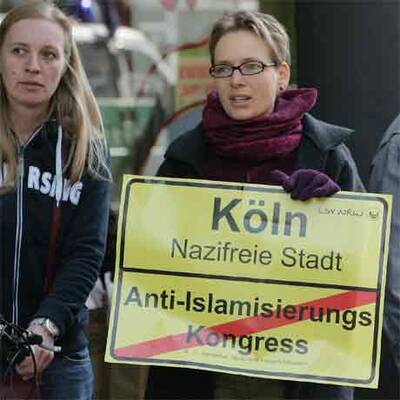 Attacke von links auf Demo von rechts