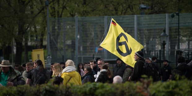 Rauch-Bomben bei Anti-Identitären-Demo