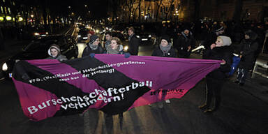 Tausende bei Demo am Heldenplatz