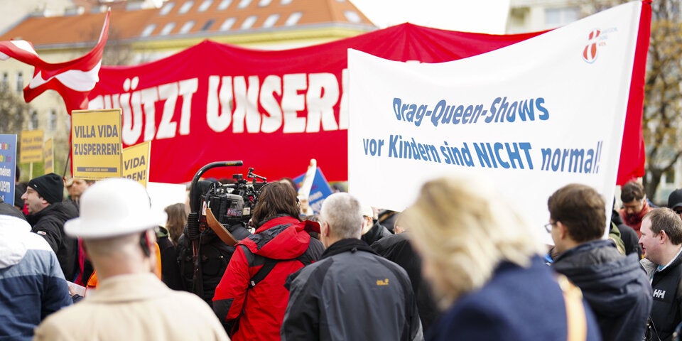Eskalation bei Demo: Polizei setzt Pfefferspray ein