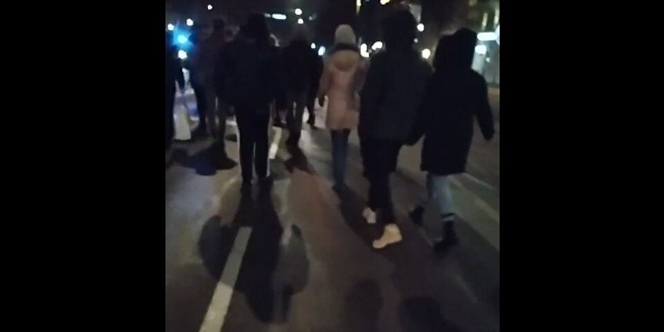 Keine Masken! Wirbel um illegale Corona-Demo in Wien