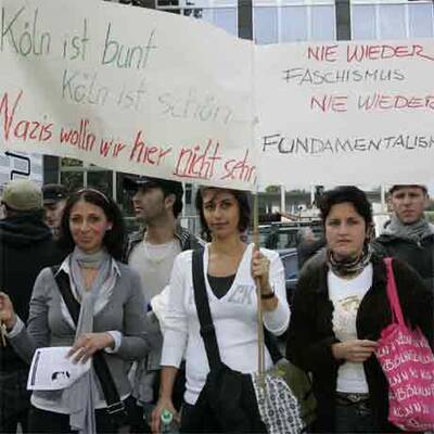 Attacke von links auf Demo von rechts