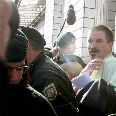 Attacke von links auf Demo von rechts