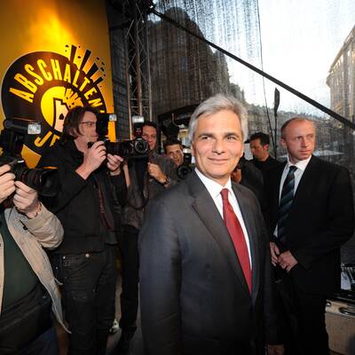 Viele Politiker zeigen sich mit den Demonstranten