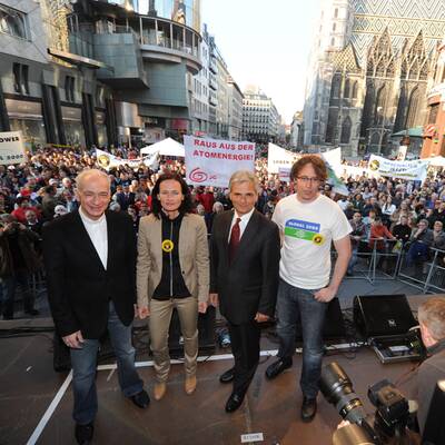 Viele Politiker zeigen sich mit den Demonstranten