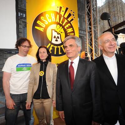 Viele Politiker zeigen sich mit den Demonstranten