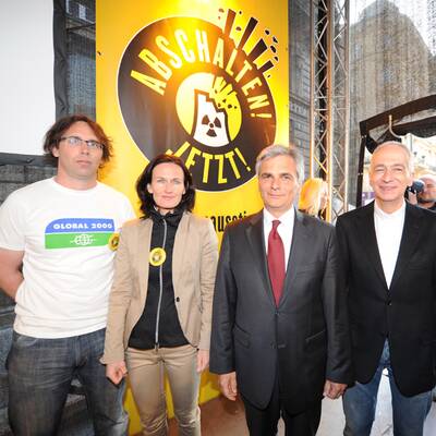 Viele Politiker zeigen sich mit den Demonstranten