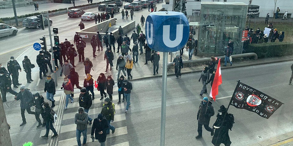 Zwei verletzte Polizisten bei Corona-Demo