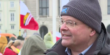 demonstrant coronademo.png