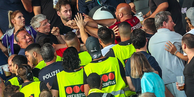 Gewalt-Eklat: Stürmten Rapid-Fans VIP-Tribüne?