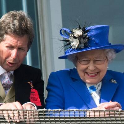 Elizabeth II ganz in blau