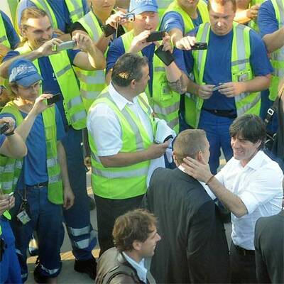 DFB-Helden in Frankfurt empfangen