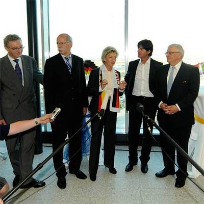 DFB-Helden in Frankfurt empfangen