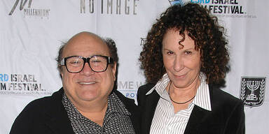 Danny DeVito; Rhea Perlman
