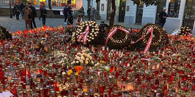 Wien Terror Gedenken - Tausende Kerzen und Blumen 