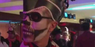 St&ouml;ger als Totenkopf beim Karneval