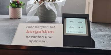 Bargeldlos bezahlen in der Kirche.