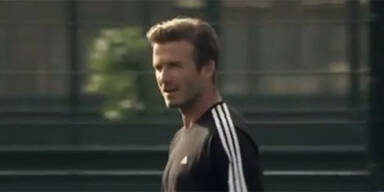 David Beckham trifft sogar blind ins Tor