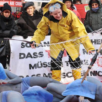 Nackt-Protest bei Eiseskälte