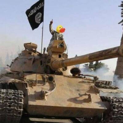 IS-Kämpfer als Quietsche-Entchen