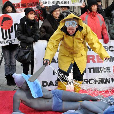 Nackt-Protest bei Eiseskälte