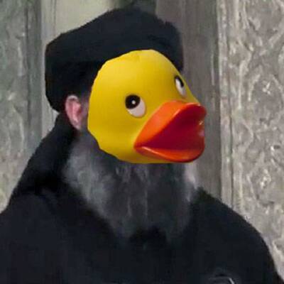 IS-Kämpfer als Quietsche-Entchen