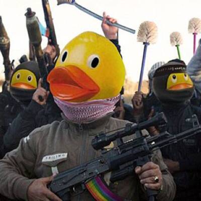 IS-Kämpfer als Quietsche-Entchen