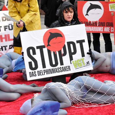 Nackt-Protest bei Eiseskälte