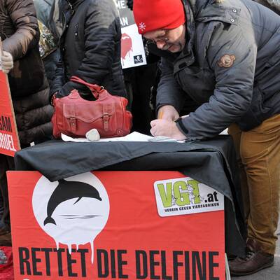 Nackt-Protest bei Eiseskälte