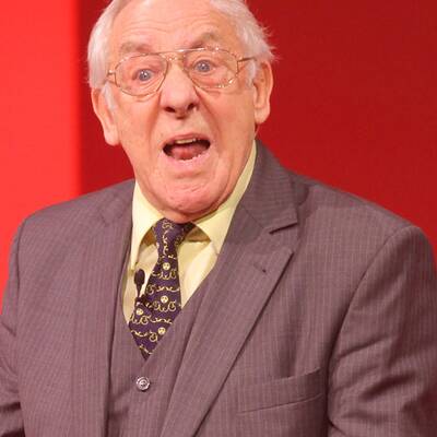 Stars & Freunde trauern um Dirk Bach.