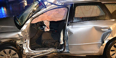 Ein Toter bei Crash mit Lkw