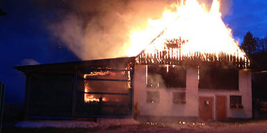 Stall brennt aus - 100.000 Euro Schaden