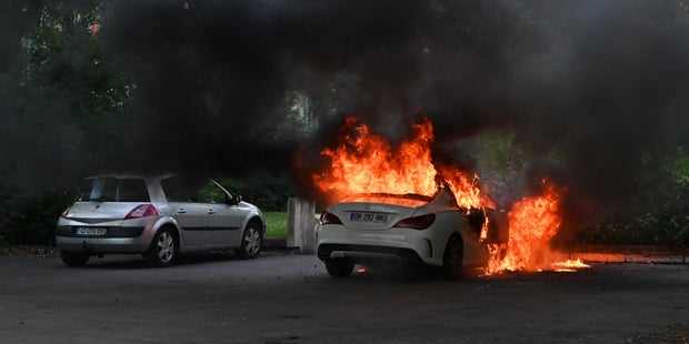 Gewalt eskaliert: Bürgerkriegsszenen in Dijon