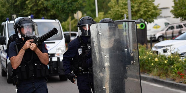 Gewalt eskaliert: Bürgerkriegsszenen in Dijon