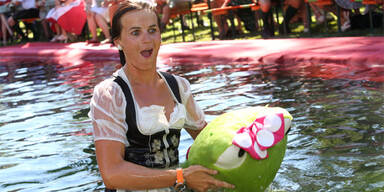 Mut im Dirndl: Flieg, Madl, Flieg!