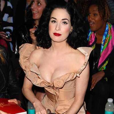 Dita & Pam supersexy bei Westwood-Show