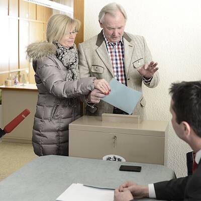 BZÖ-Obmann Josef Bucher bei der Stimmabgabe in Friesach