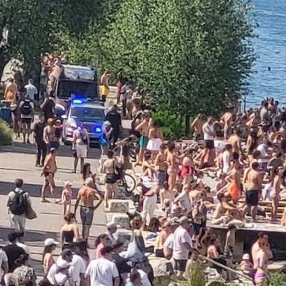 Großeinsatz auf der Donauinsel: Toter aus Wasser gezogen