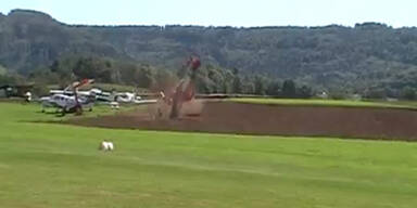 Amateur filmt Absturz eines Doppeldeckers