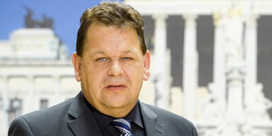 Salzburg: FP&Ouml; schlie&szlig;t 4 Mandatare aus