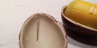 Mutter findet N&auml;hnadel in &Uuml;berraschungs-Ei