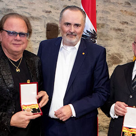 FPÖ & NEOS kritisieren Landesehrung für Doskozils Arzt