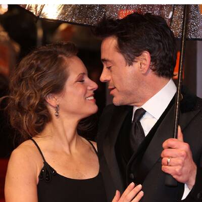 Stars im Regen: Jolie, Pitt & Co bei BAFTAs