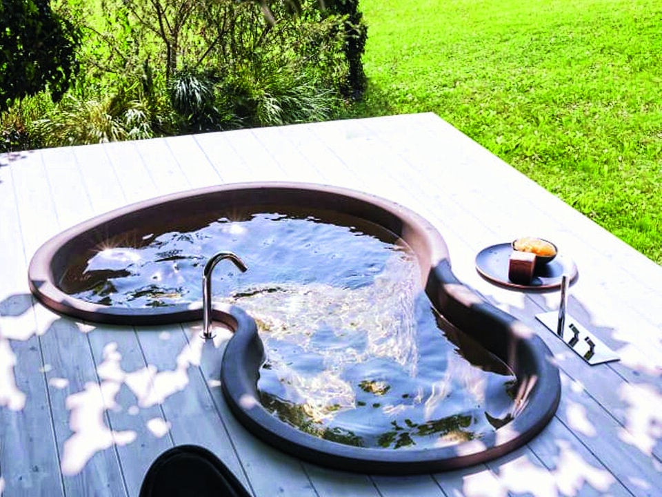 Entspannung bei jedem Wetter – der Hot Tub von Koller sorgt das ganze Jahr über für wohlige Wärme und echtes Wellness-Feeling im eigenen Garten. Ab 3.999 Euro,
whirl.rkoller.com
