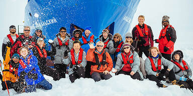 Polar-Schiff: Rettung per Hubschrauber